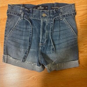 Hollister Ultra High-Rise Mom Short 3”